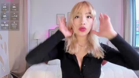 Mayajhons online show from October 18, 12:30 pm