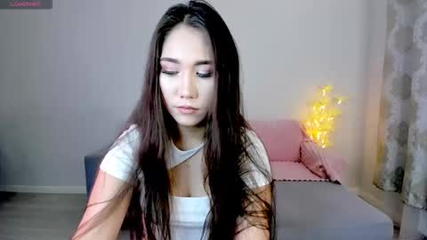 Mia online show from February 8, 1:26 pm