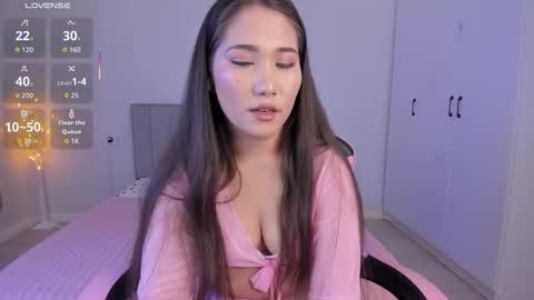 Mia online show from February 28, 1:32 pm