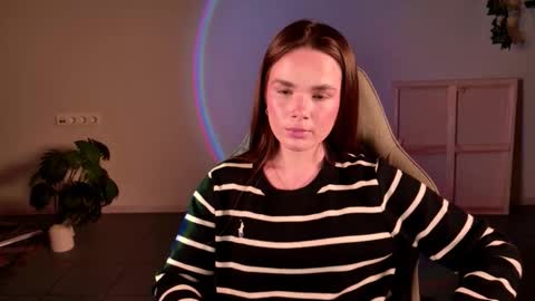 maybloom_ online show from November 6, 10:43 am