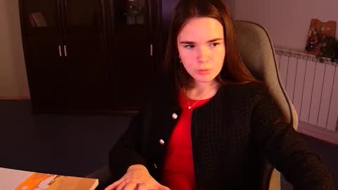 maybloom_ online show from November 5, 5:34 am