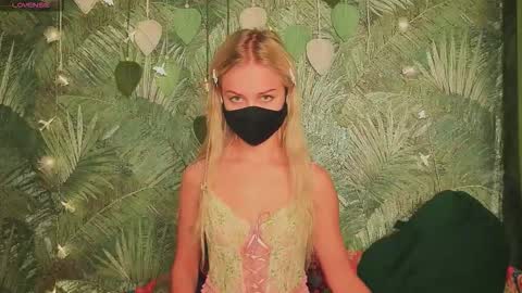 meeeewmeeeeow online show from November 7, 4:29 am