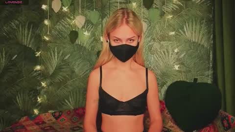 meeeewmeeeeow online show from November 13, 9:03 pm