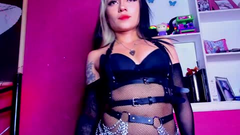 Snapshot of megan__manson chatting on December 12, 10:42 pm Megan online show from December 12, 10:42 pm