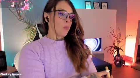 Snapshot of megan_inked_ chatting on October 7, 3:33 am online show from October 7, 3:33 am