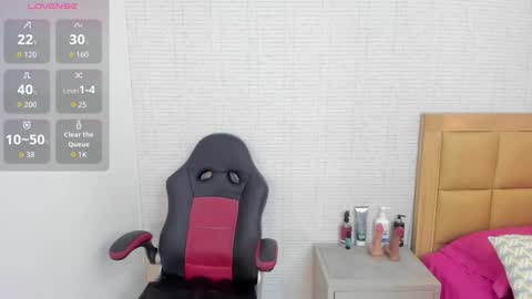 M E G A N  online show from September 9, 1:33 pm