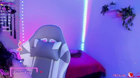 Snapshot of meggan_millerr chatting on October 7, 2:27 am online show from October 7, 2:27 am