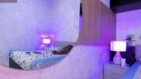 MEGGY MAE online show from April 4, 5:45 pm