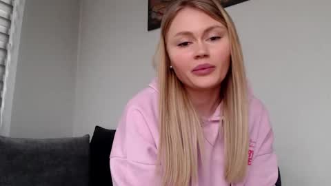 Snapshot of melani_a chatting on March 8, 11:56 am Melania online show from March 8, 11:56 am