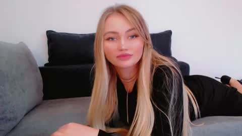 Melania online show from December 4, 11:23 am