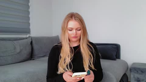 Melania online show from April 8, 10:28 am