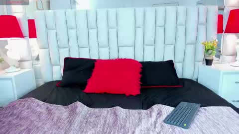 melani hom online show from September 17, 1:31 pm