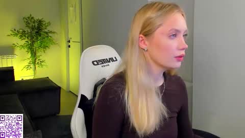 Snapshot of melanie_ryer chatting on October 23, 12:27 am Melanie online show from October 23, 12:27 am