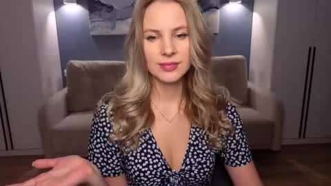 Melanie Bennett online show from January 19, 6:31 am