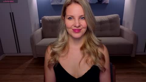 Melanie Bennett online show from April 17, 8:16 am