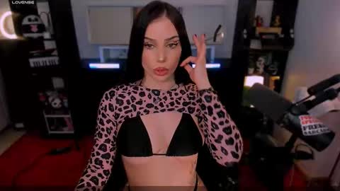 Melanie  online show from February 5, 7:39 pm