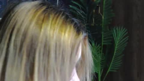 melanniebrown online show from December 19, 7:22 am