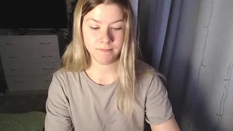 Melissa  Ray online show from January 16, 8:22 am