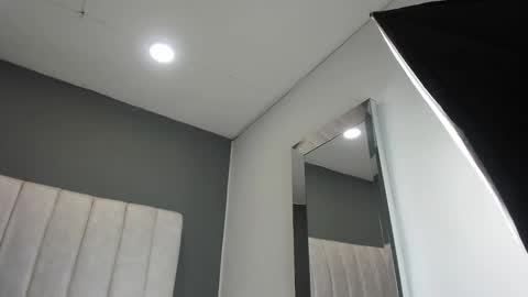 M E L I S S A  online show from January 13, 12:13 pm