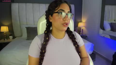 M E L I S S A  online show from January 8, 12:05 pm