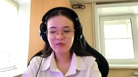 mellieyamazaki online show from June 1, 9:55 am