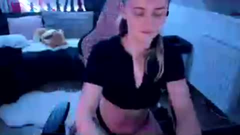 melly4you online show from July 6, 8:33 pm