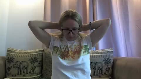 Melly online show from May 29, 7:17 am