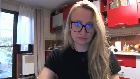 Snapshot of melly_rosey chatting on October 21, 6:50 am Melly online show from October 21, 6:50 am
