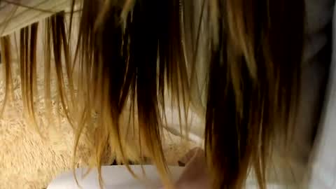 MelMooon online show from April 2, 9:56 pm