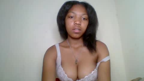 melodie_00 online show from August 4, 12:55 pm