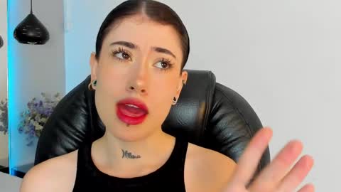 Snapshot of melody_suarez chatting on December 11, 7:25 pm MELODY online show from December 11, 7:25 pm