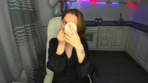 Snapshot of melodyoflovee chatting on February 5, 3:45 am Kaylie online show from February 5, 3:45 am