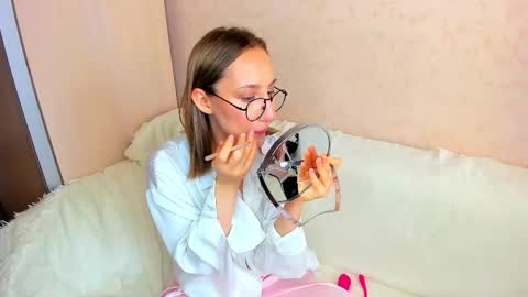 Snapshot of melodyoflovee chatting on October 26, 5:03 am Kaylie online show from October 26, 5:03 am