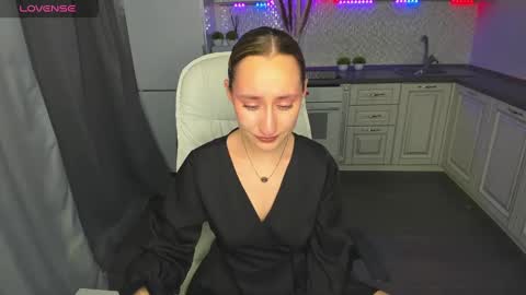 Snapshot of melodyoflovee chatting on December 5, 4:42 am Kaylie online show from December 5, 4:42 am