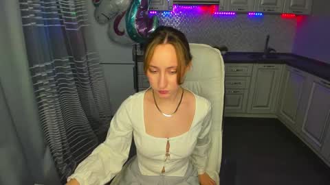 Snapshot of melodyoflovee chatting on February 6, 3:48 am Kaylie online show from February 6, 3:48 am