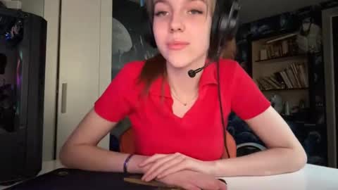 Hi Im Aria 18 years old online show from September 19, 12:48 pm