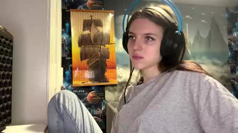 Hi Im Aria 18 years old online show from November 11, 1:19 pm