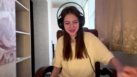 Hi Im Aria 18 years old online show from October 4, 2:32 pm