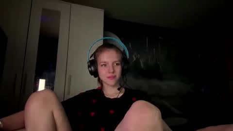 Hi Im Aria 18 years old online show from October 9, 12:31 pm