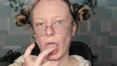 meowcr online show from December 15, 8:36 pm