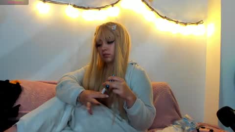 meowmelf online show from July 21, 8:42 pm