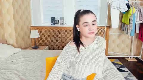 Julie online show from October 26, 2:12 pm