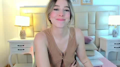 Snapshot of meredit_lane chatting on January 27, 3:47 am online show from January 27, 3:47 am