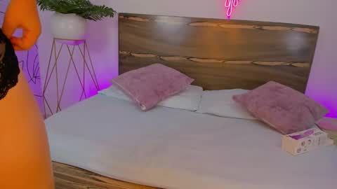 merida06 online show from October 1, 5:12 am