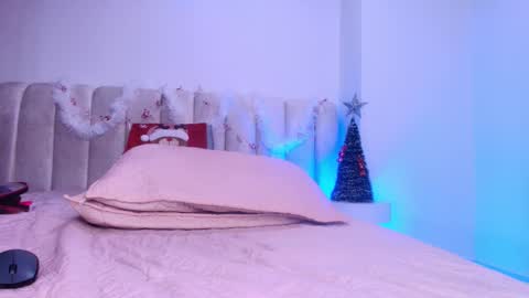 Emi online show from November 28, 8:23 pm