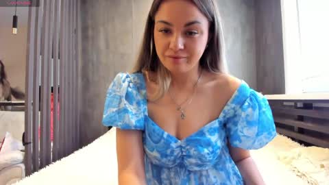 Mia online show from June 4, 3:34 am