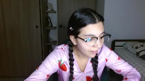 Mia online show from April 5, 1:04 am