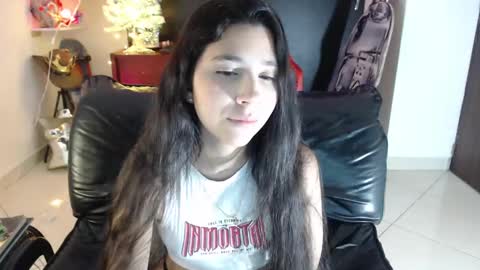 Snapshot of mia__lopez_ chatting on January 15, 2:17 am Mia online show from January 15, 2:17 am