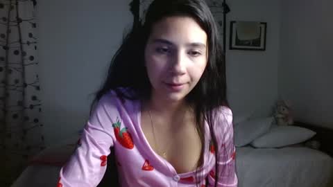 Snapshot of mia__lopez_ chatting on January 17, 1:04 am Mia online show from January 17, 1:04 am