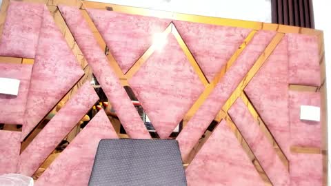 Mia online show from April 9, 11:48 am